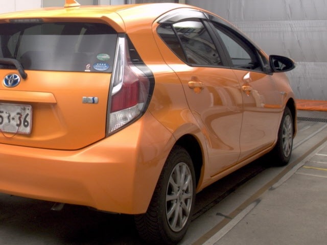 Toyota AQUA 2015 8048819-5