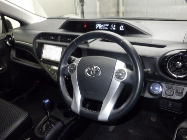 Toyota AQUA 2014 8048820-3