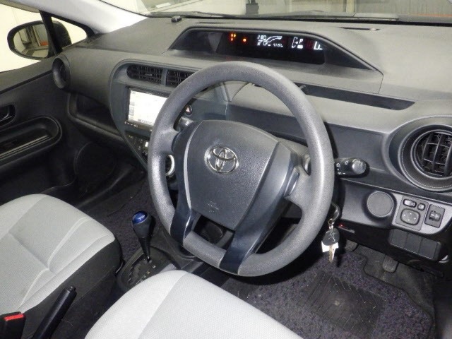 Toyota AQUA 2019 8048821-3