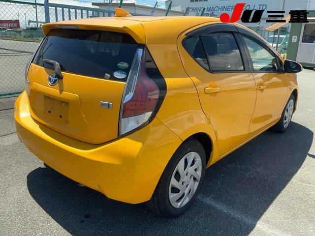 Toyota AQUA 2015 8048825-6