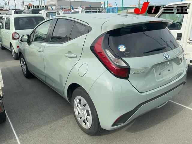 Toyota AQUA 2022 8048826-1