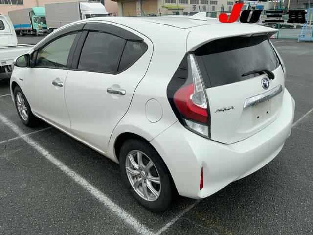 Toyota AQUA 2017 8048827-1