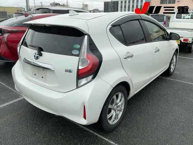 Toyota AQUA 2017 8048827-6