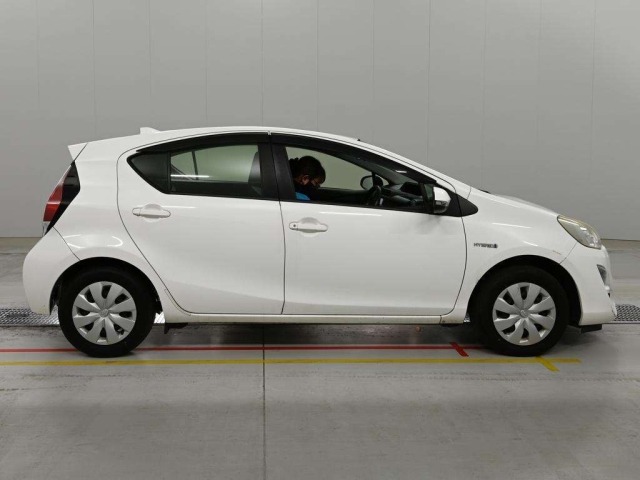 Toyota AQUA 2016 8048829-3