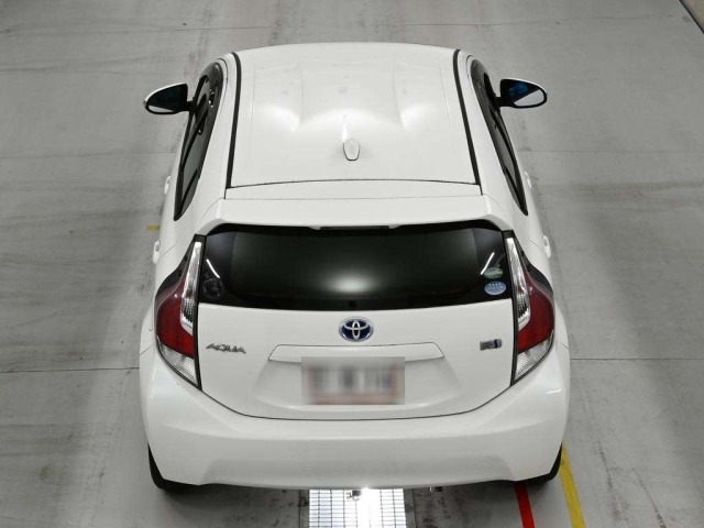 Toyota AQUA 2016 8048829-8