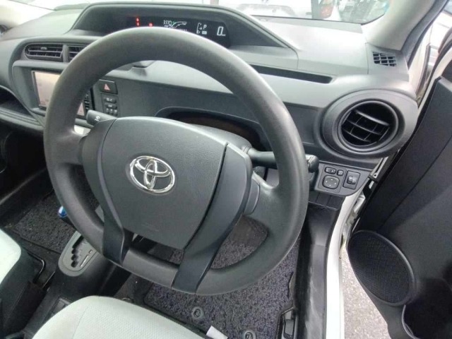Toyota AQUA 2016 8048829-9