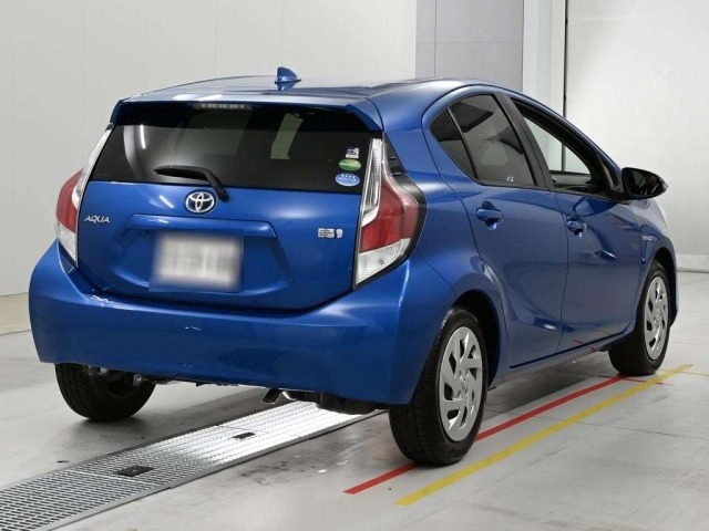 Toyota AQUA 2016 8048830-1