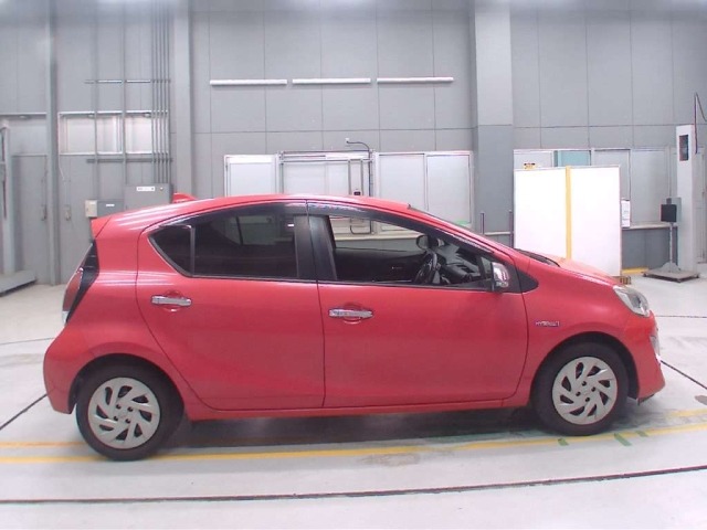 Toyota AQUA 2017 8048835-3