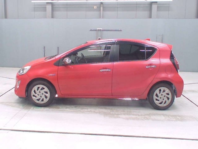 Toyota AQUA 2017 8048835-4