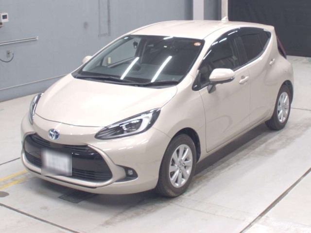 Toyota AQUA 2022 8048836-0