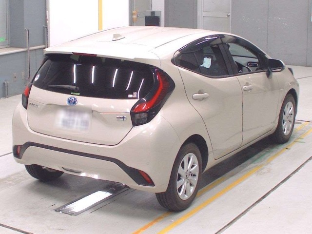 Toyota AQUA 2022 8048836-1