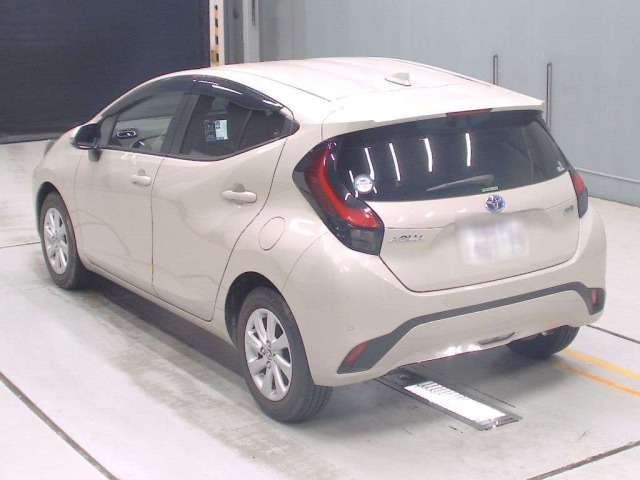 Toyota AQUA 2022 8048836-6