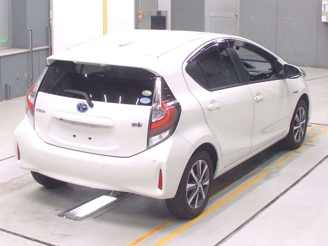Toyota AQUA 2019 8048838-1