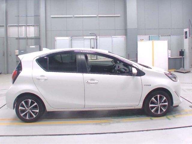 Toyota AQUA 2019 8048838-3