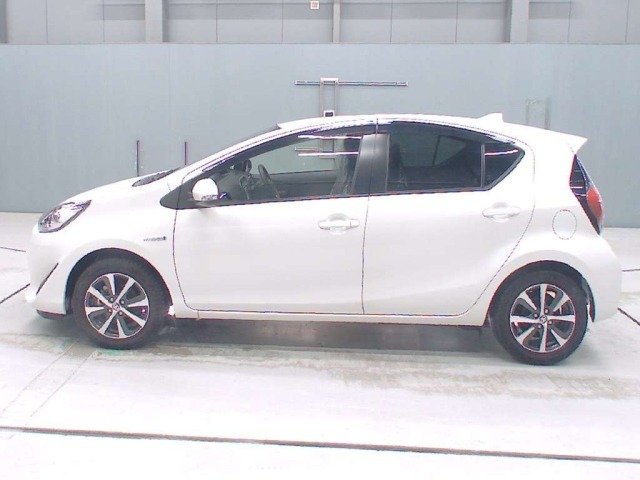 Toyota AQUA 2019 8048838-4