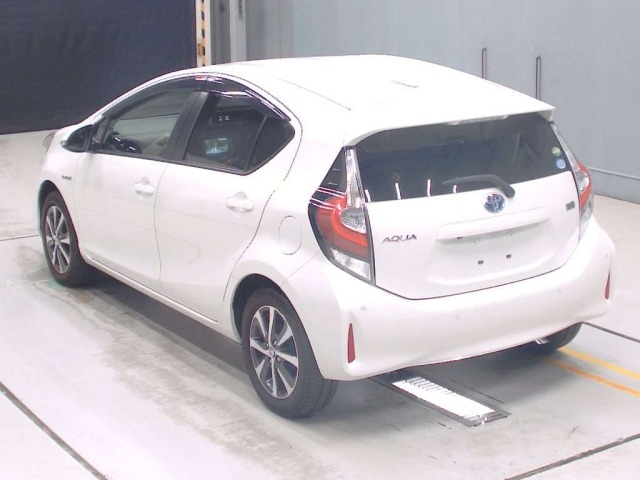 Toyota AQUA 2019 8048838-6