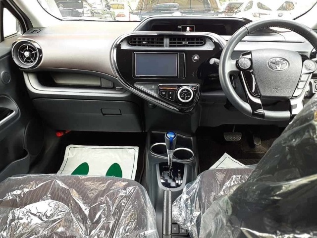 Toyota AQUA 2019 8048838-9