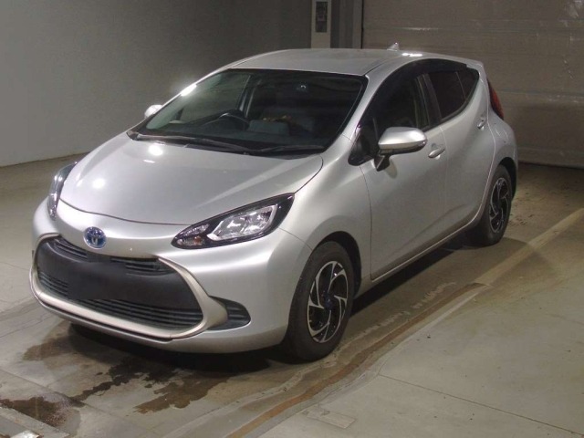 Toyota AQUA 2022 8048839-0