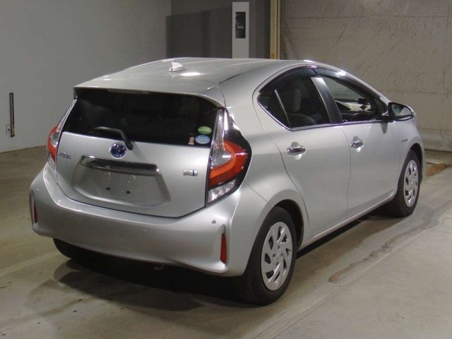 Toyota AQUA 2019 8048840-1