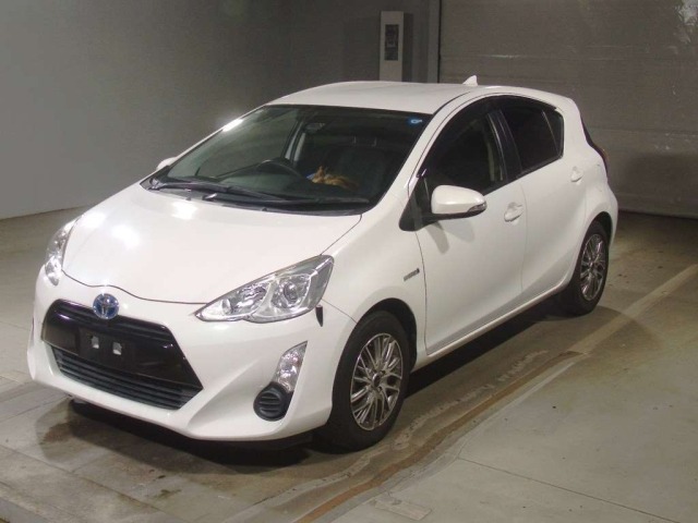 Toyota AQUA 2016 8048841-0