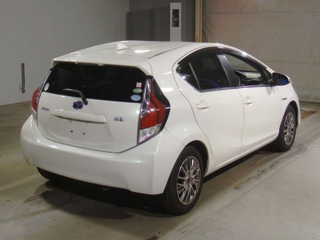 Toyota AQUA 2016 8048841-1