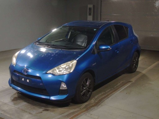 Toyota AQUA 2013 8048842-0