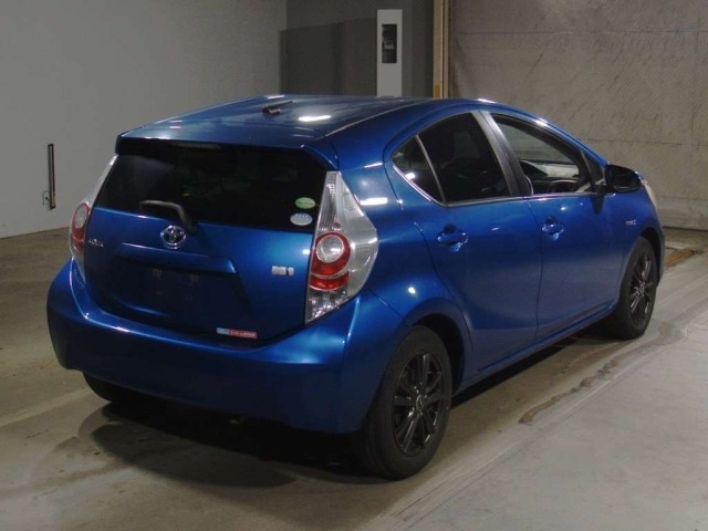 Toyota AQUA 2013 8048842-1