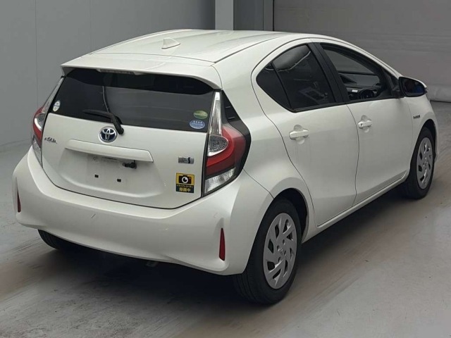 Toyota AQUA 2019 8048844-1