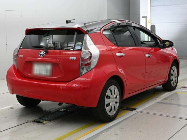 Toyota AQUA 2014 8048851-1
