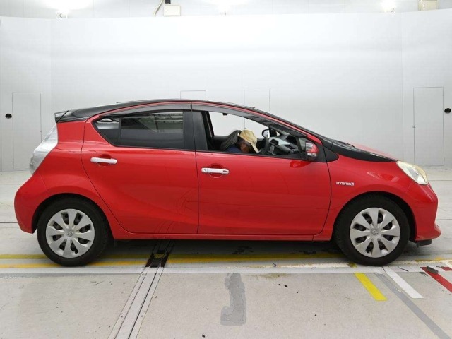 Toyota AQUA 2014 8048851-3