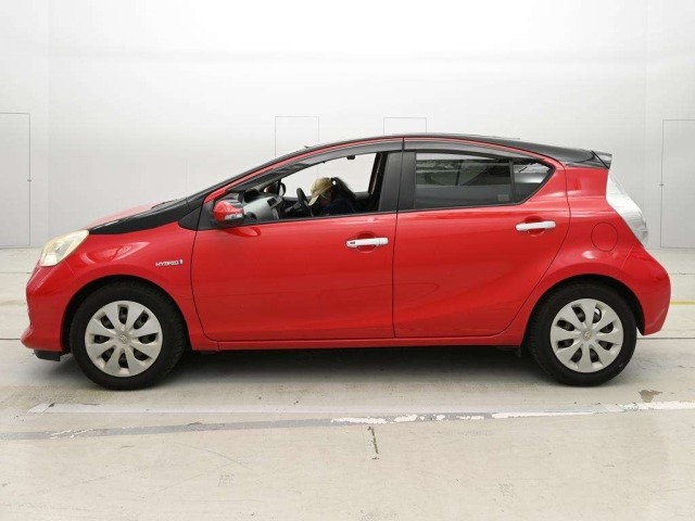 Toyota AQUA 2014 8048851-4