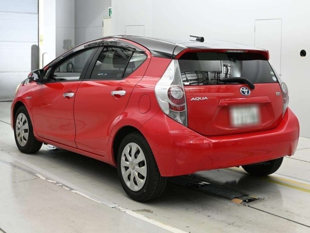 Toyota AQUA 2014 8048851-6