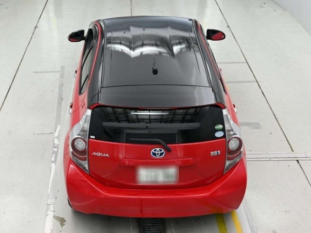 Toyota AQUA 2014 8048851-8