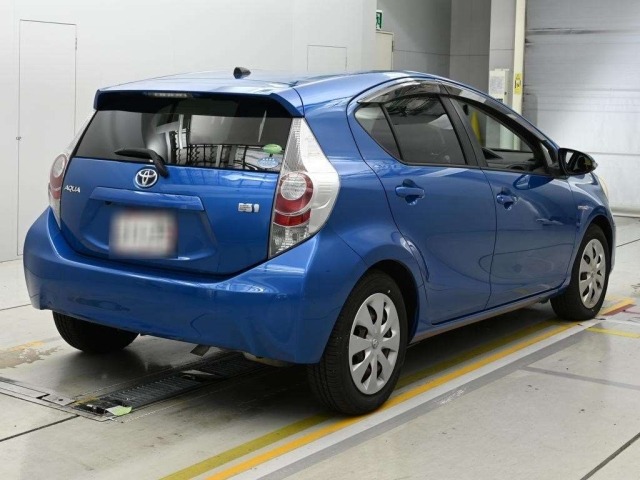 Toyota AQUA 2013 8048852-1