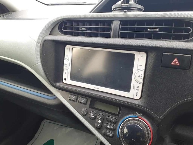 Toyota AQUA 2013 8048852-12