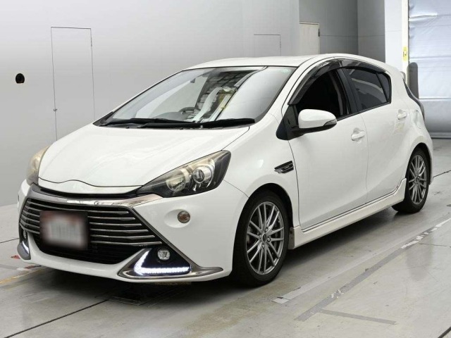 Toyota AQUA 2015 8048854-0