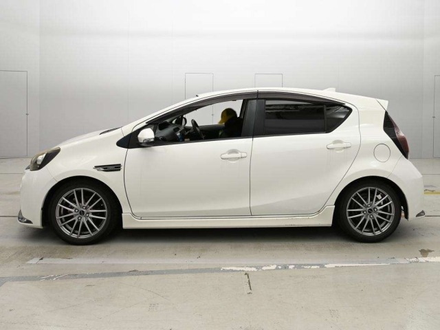 Toyota AQUA 2015 8048854-4