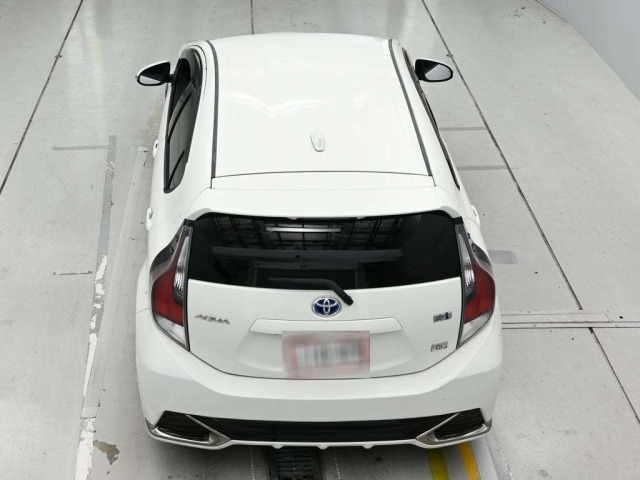 Toyota AQUA 2015 8048854-8