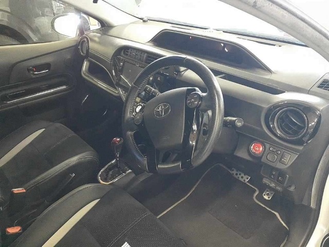 Toyota AQUA 2015 8048854-9
