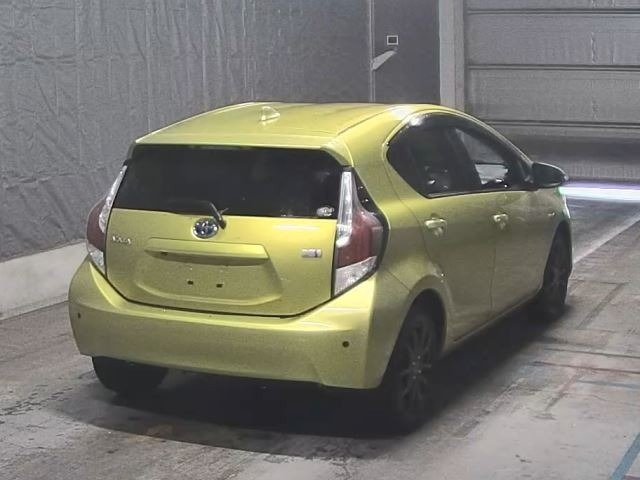 Toyota AQUA 2015 8048856-1