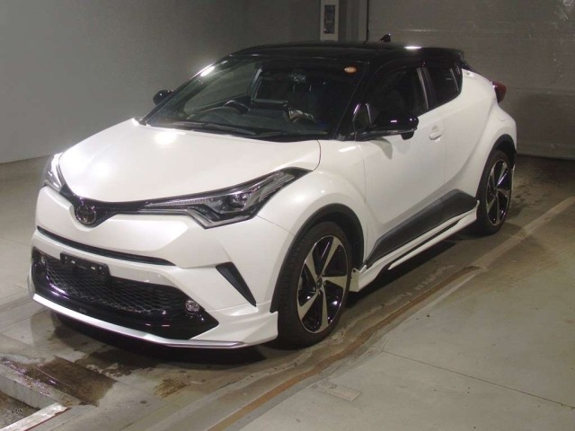 Toyota C-HR 2018 8049348-0