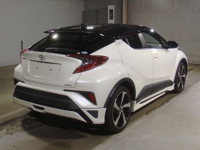 Toyota C-HR 2018 8049348-1