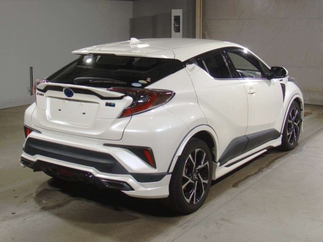 Toyota C-HR 2017 8049349-1