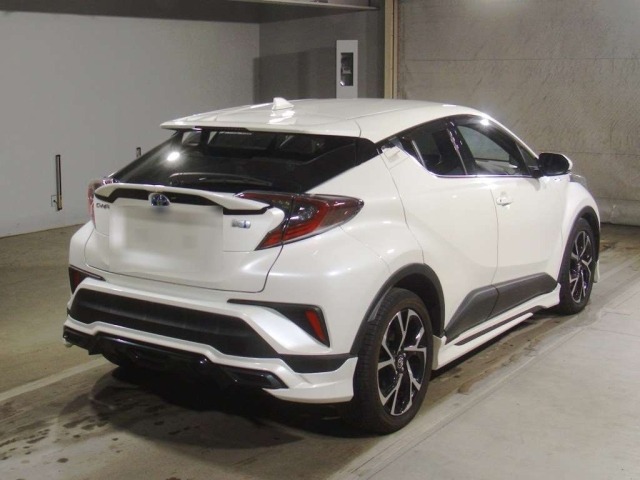 Toyota C-HR 2017 8049350-1