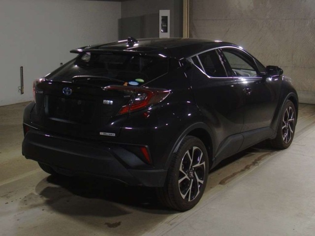 Toyota C-HR 2017 8049351-1