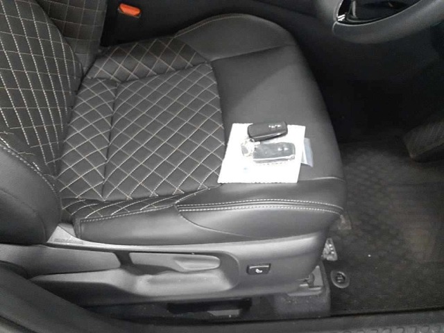 Toyota C-HR 2023 8049360-10