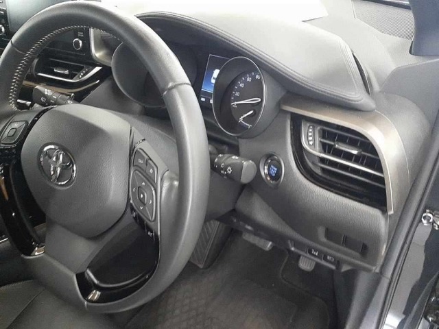 Toyota C-HR 2023 8049360-9