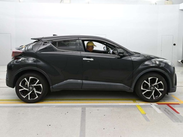 Toyota C-HR 2018 8049366-3