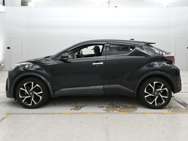 Toyota C-HR 2018 8049366-4