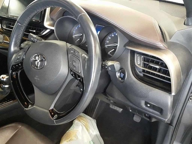 Toyota C-HR 2018 8049366-9